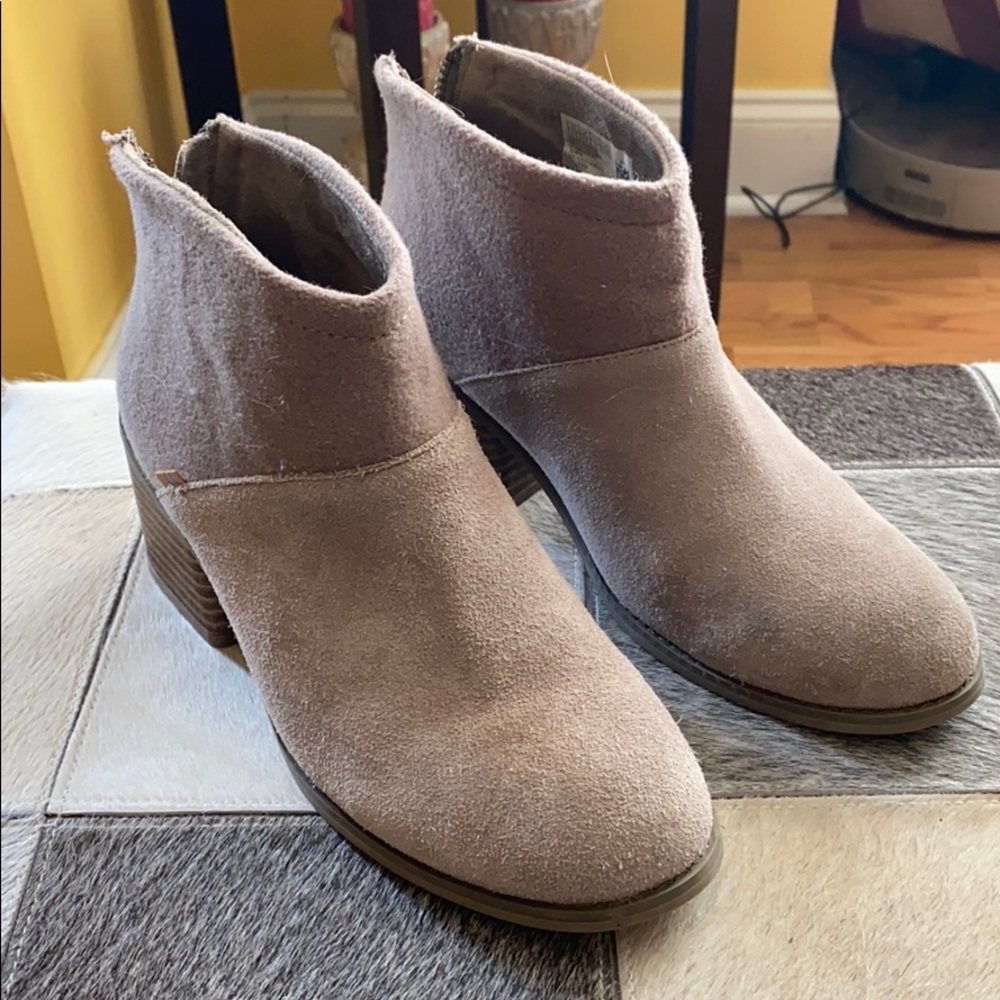 TOMS women’s taupe booties - size 6.5
